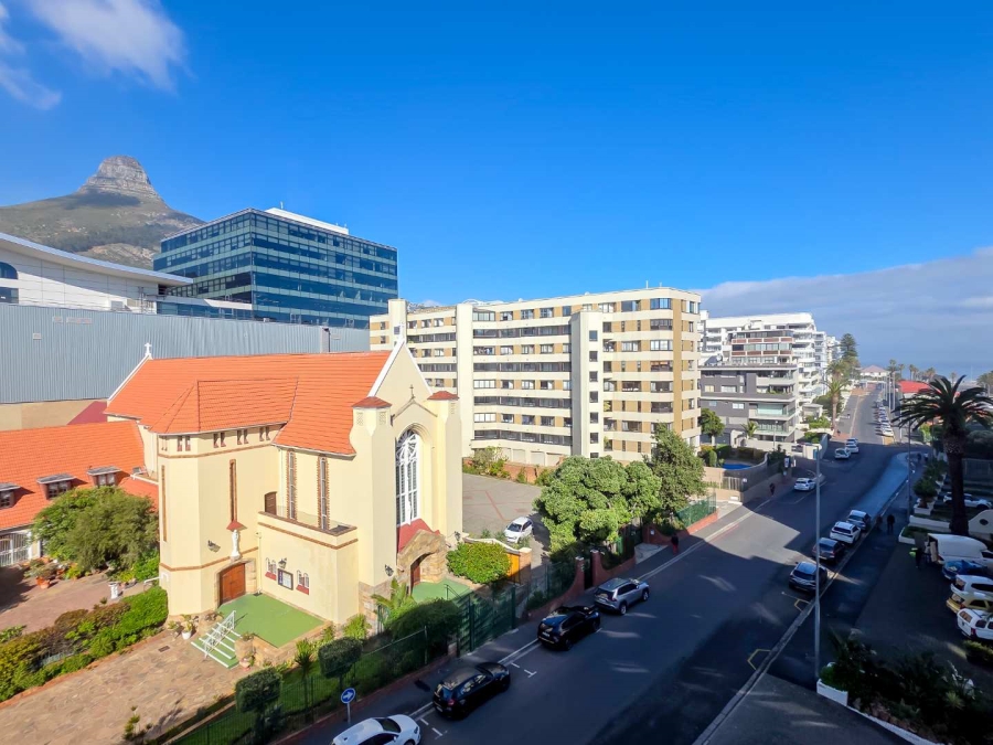 To Let 1 Bedroom Property for Rent in Sea Point Western Cape